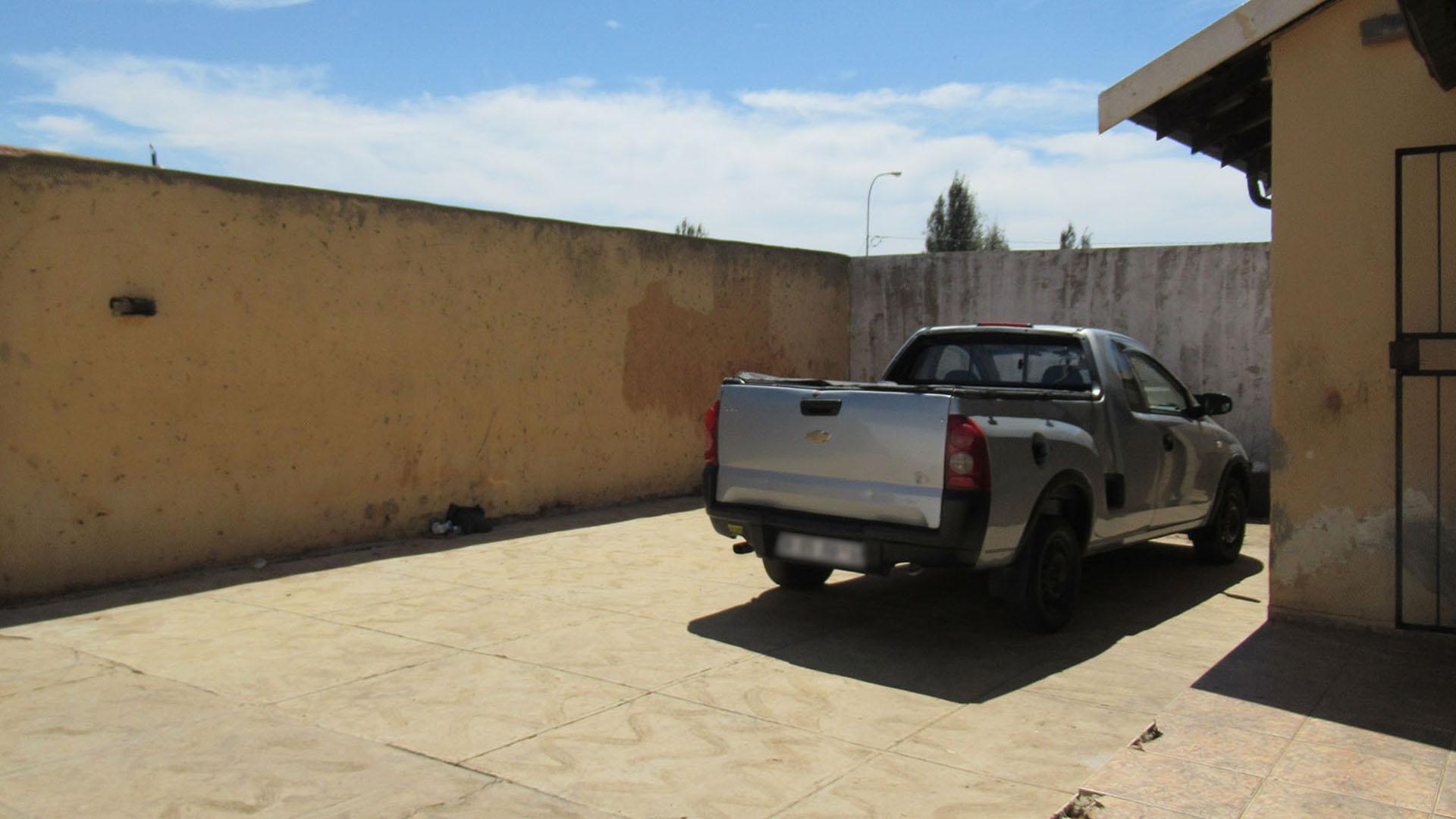 Front View of property in Protea Glen