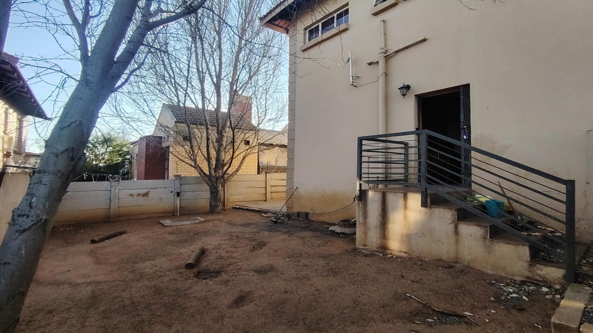 Backyard of property in Langenhoven Park