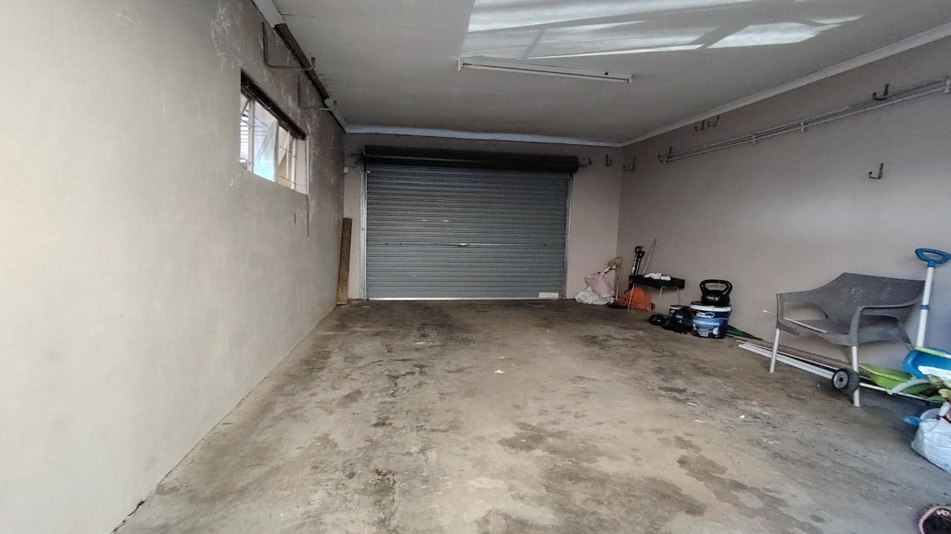 Garage of property in Langenhoven Park