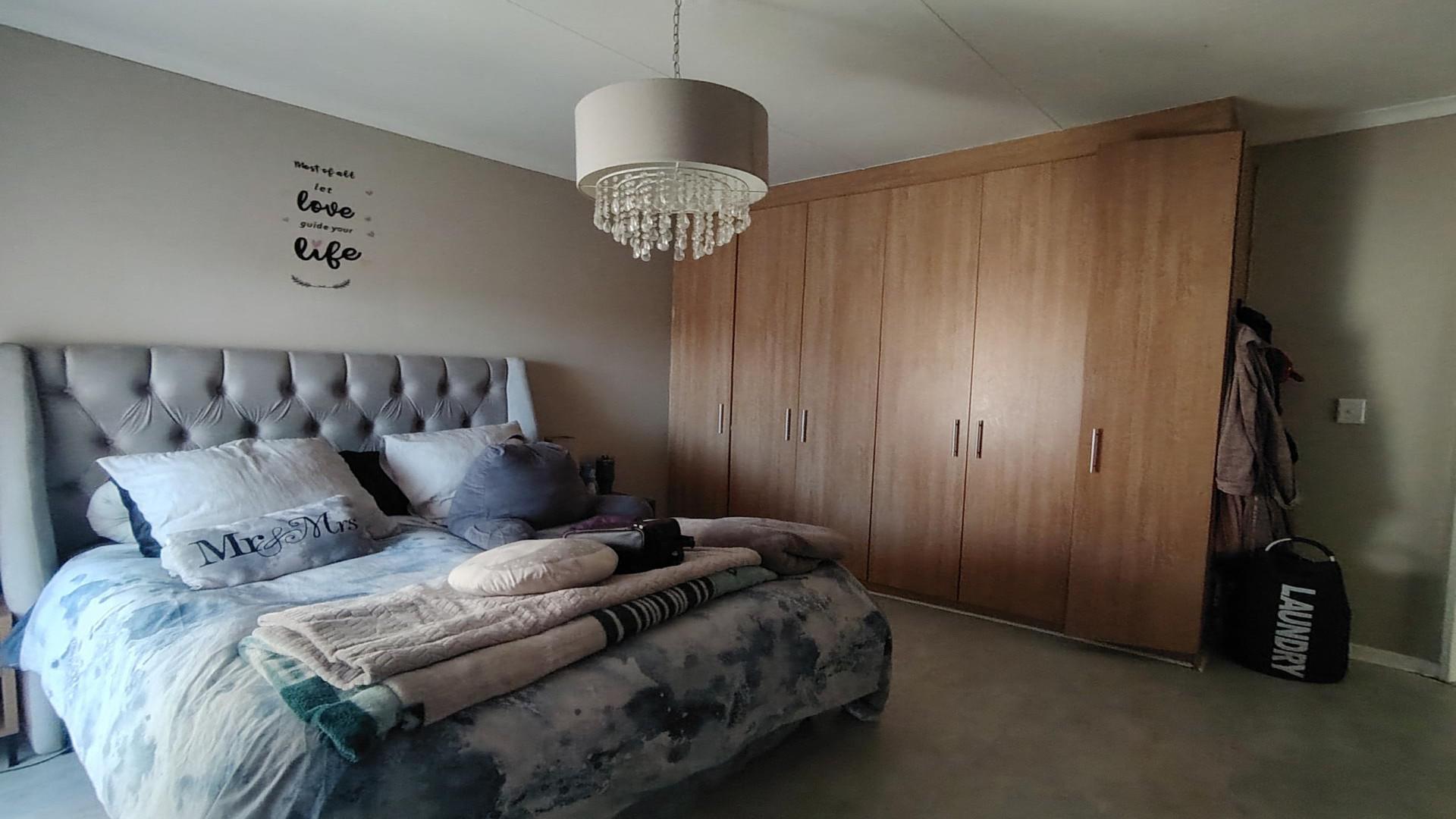 Bed Room 3 of property in Langenhoven Park