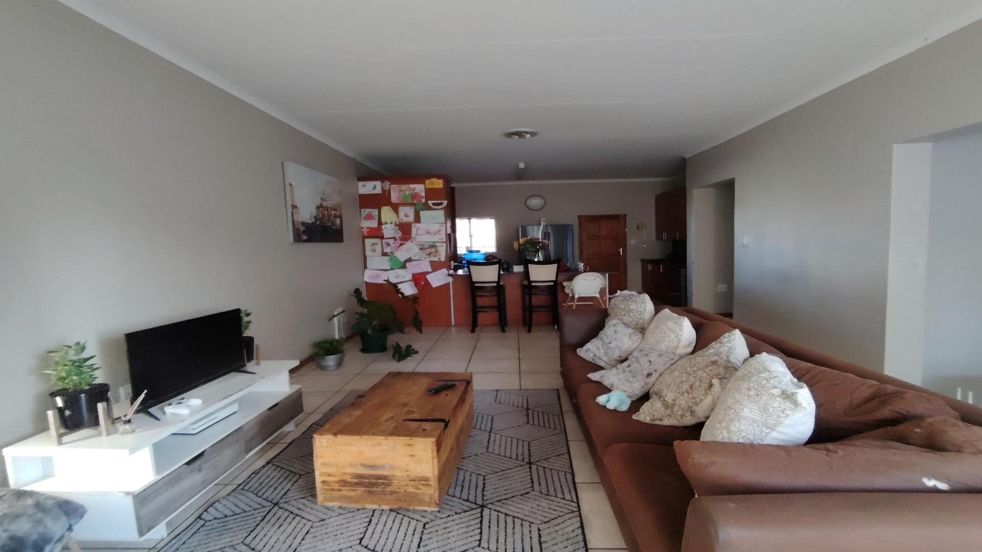 Lounges of property in Langenhoven Park