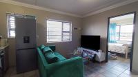 Lounges - 17 square meters of property in Belhar