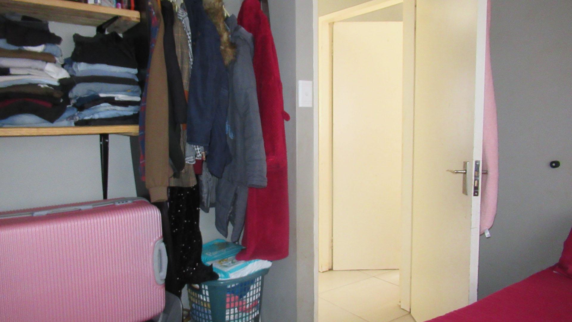 Bed Room 1 - 9 square meters of property in Vosloorus