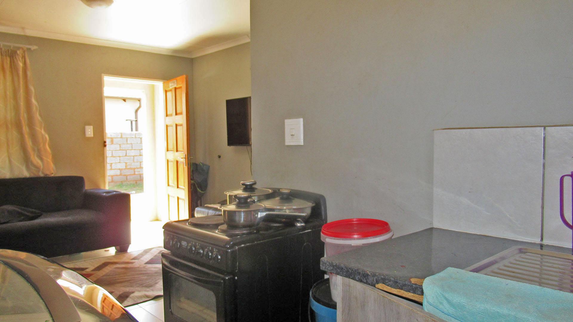 Kitchen - 5 square meters of property in Vosloorus