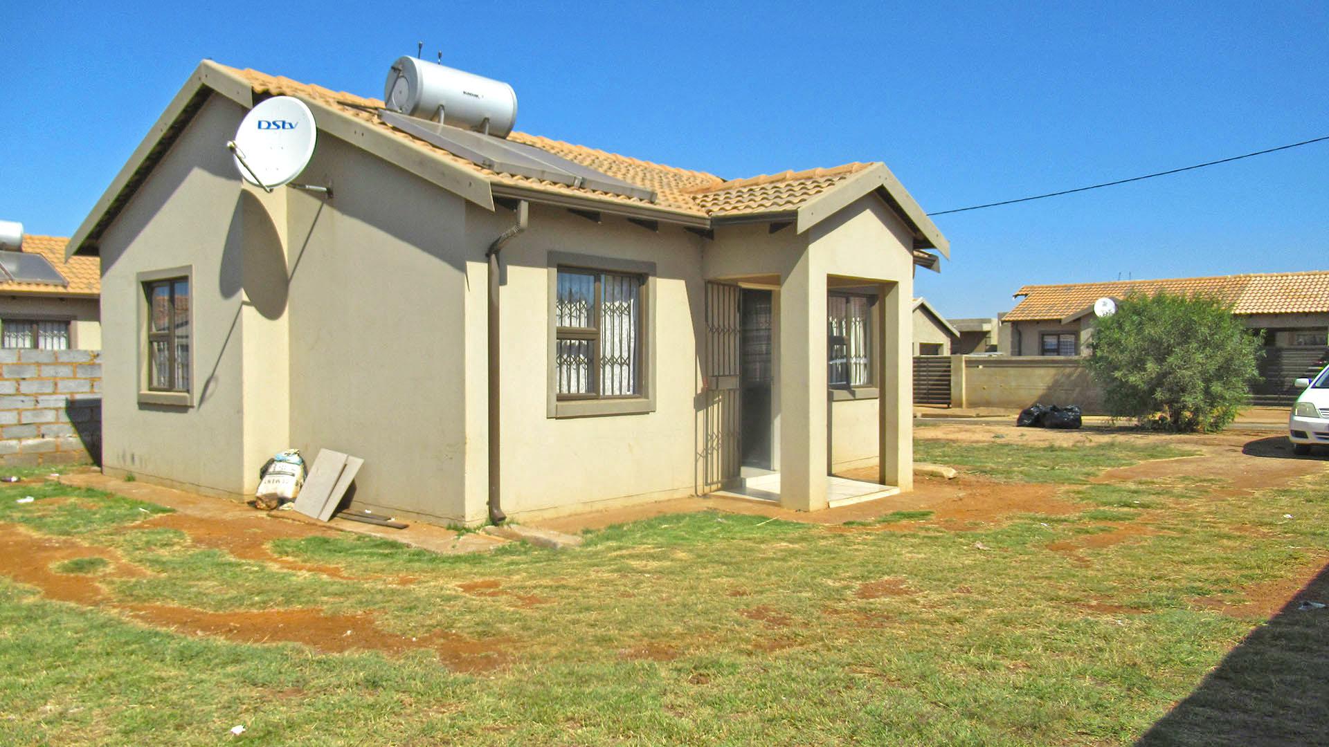 Front View of property in Vosloorus