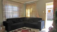 Lounges - 17 square meters of property in Vosloorus