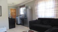 Lounges - 17 square meters of property in Vosloorus