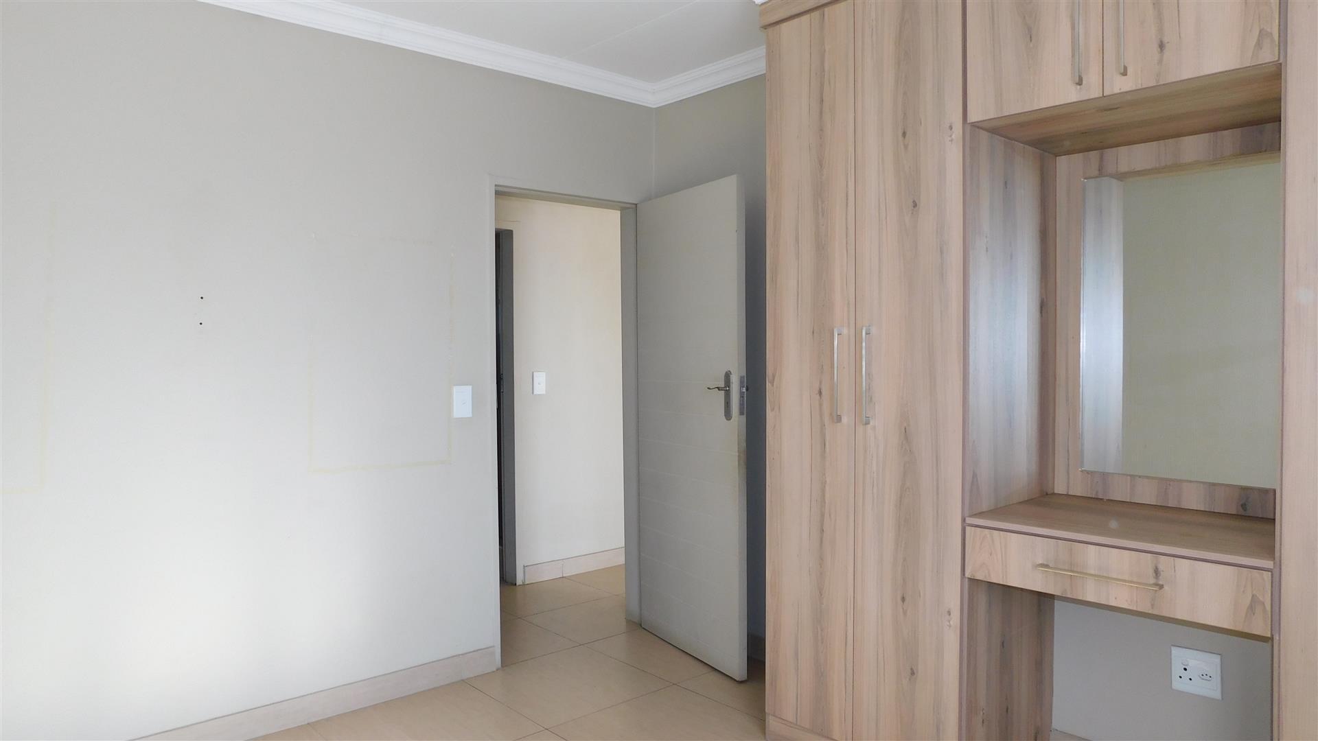 Main Bedroom - 14 square meters of property in Andeon