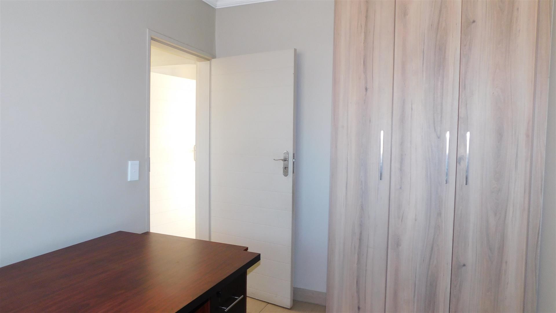 Bed Room 1 - 9 square meters of property in Andeon