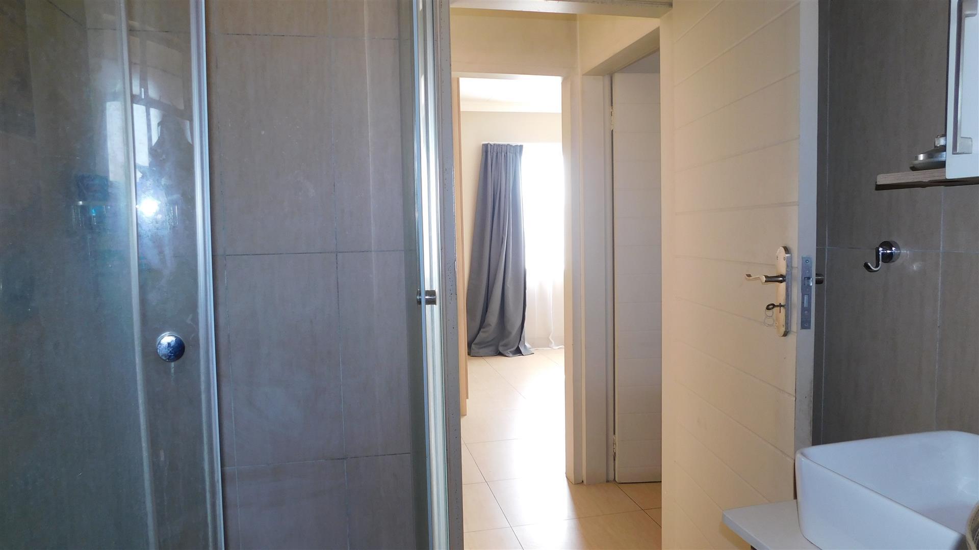 Bathroom 1 - 5 square meters of property in Andeon