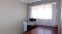 Bed Room 1 - 9 square meters of property in Andeon