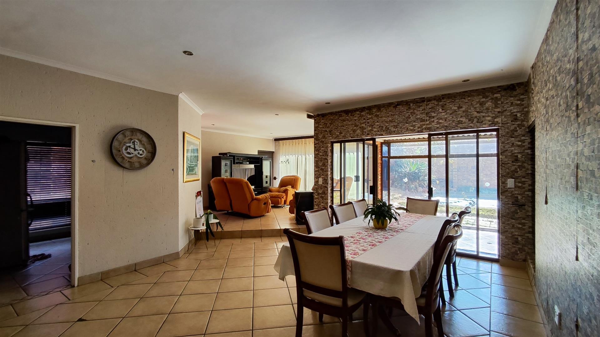 Dining Room - 21 square meters of property in Glen Marais