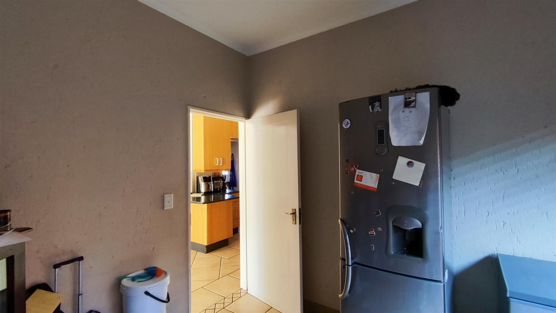 Study - 10 square meters of property in Glen Marais