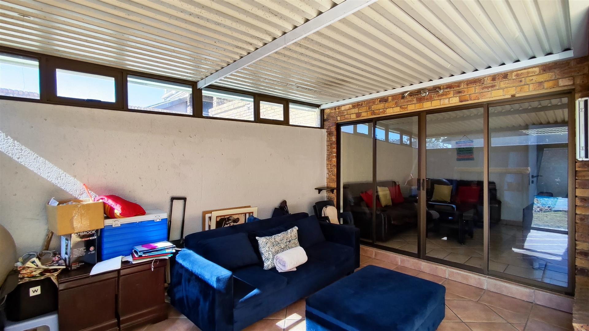 Spaces - 80 square meters of property in Glen Marais