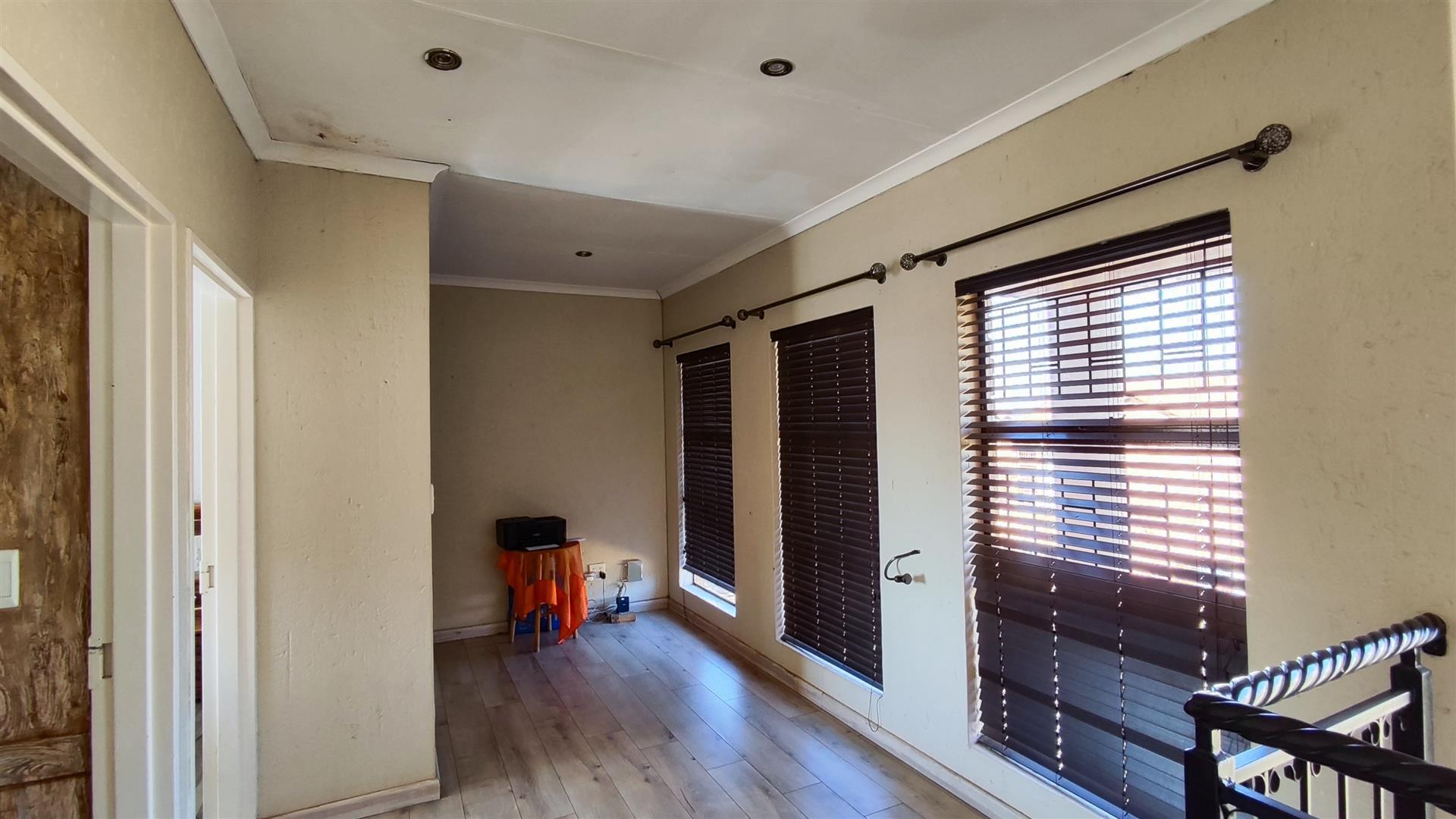 Spaces - 80 square meters of property in Glen Marais