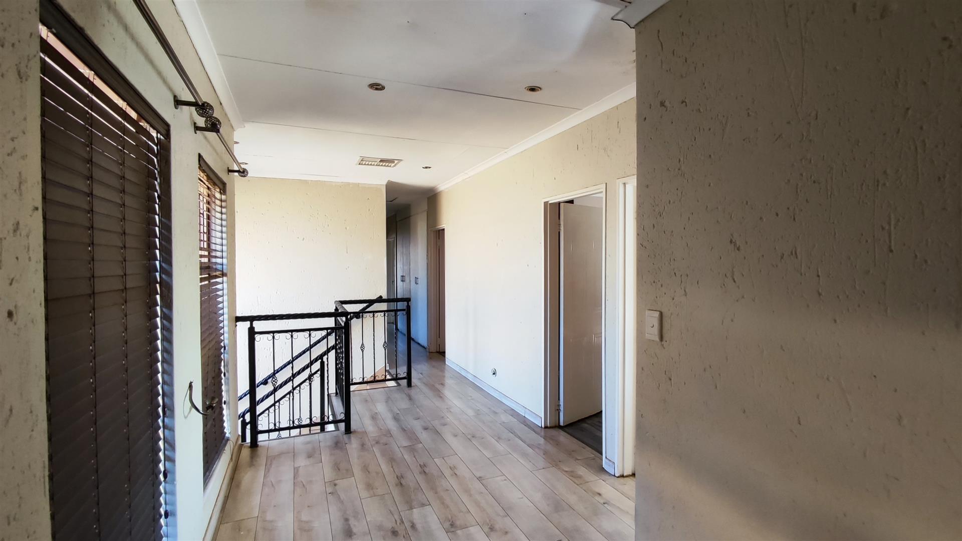 Spaces - 80 square meters of property in Glen Marais