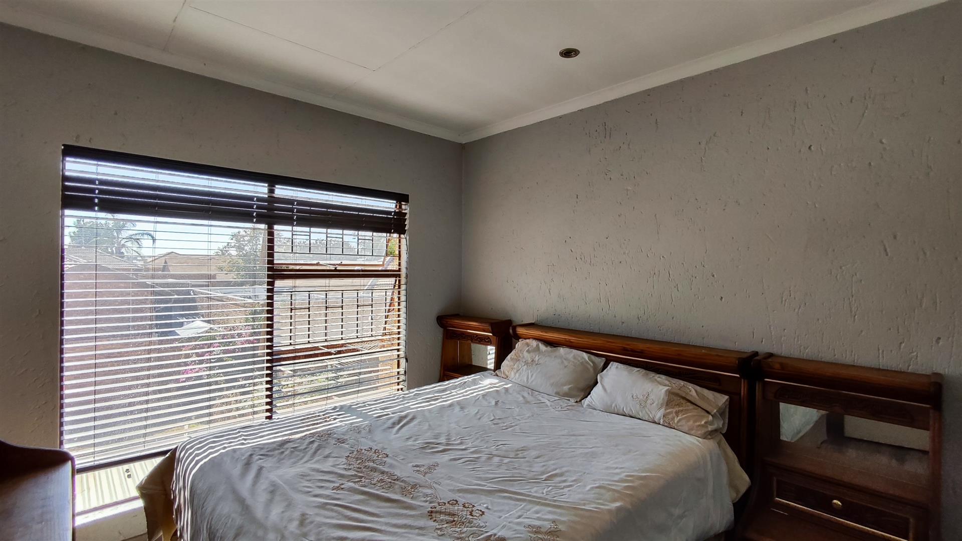 Bed Room 1 - 11 square meters of property in Glen Marais