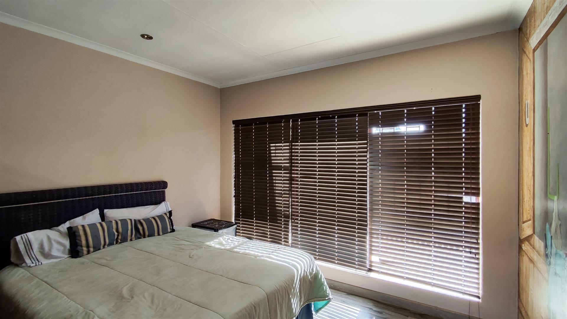 Bed Room 2 - 13 square meters of property in Glen Marais