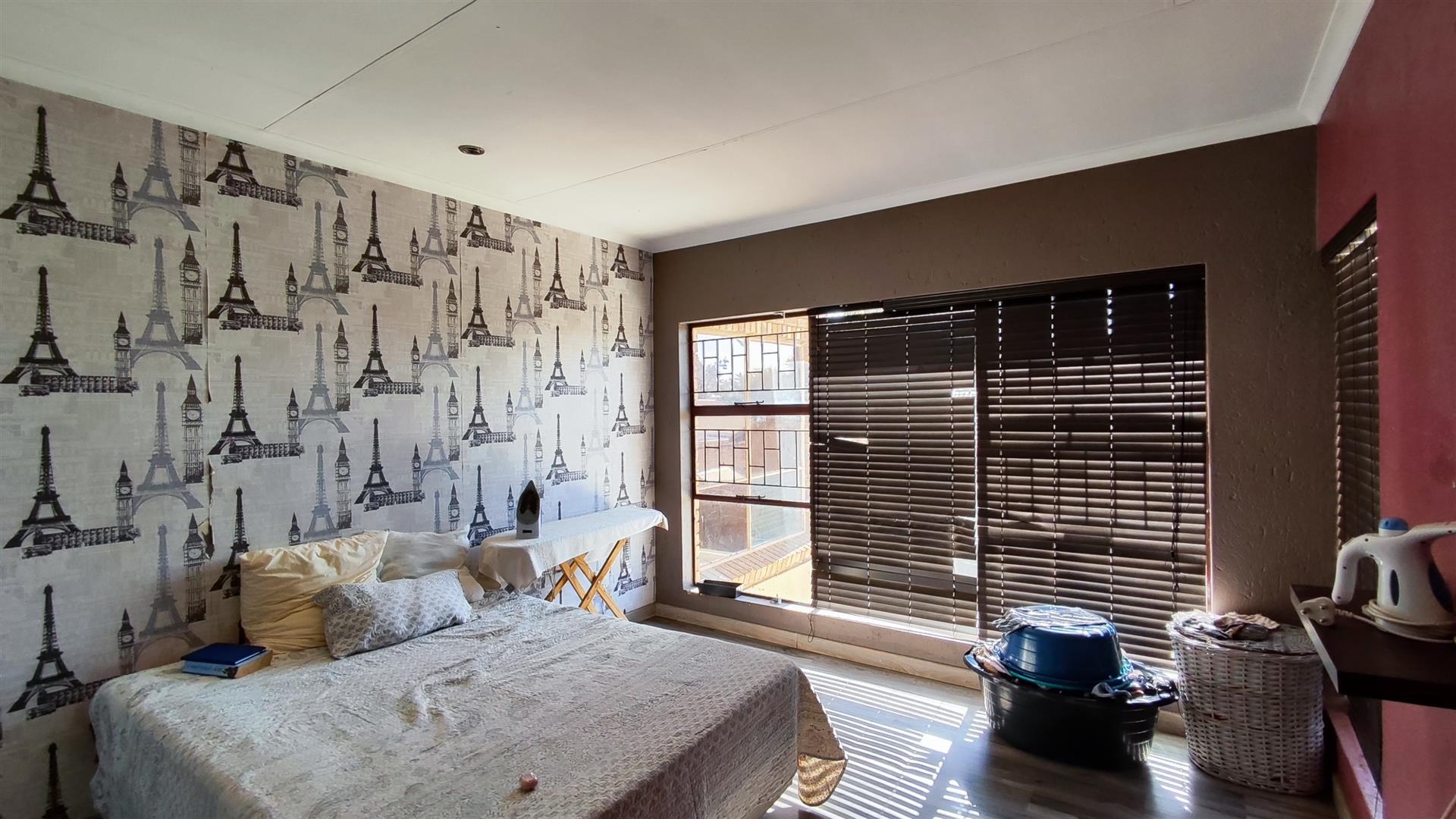 Bed Room 3 - 18 square meters of property in Glen Marais