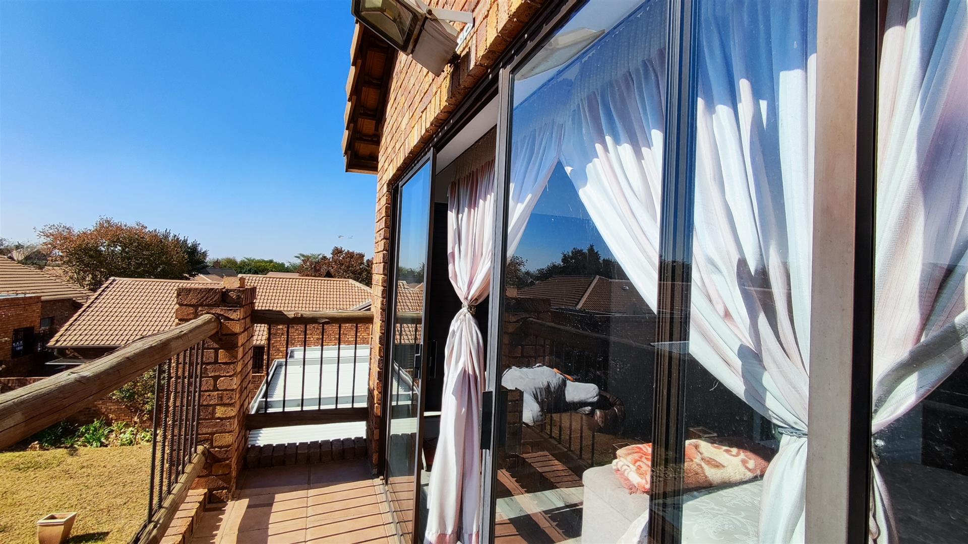 Balcony - 4 square meters of property in Glen Marais