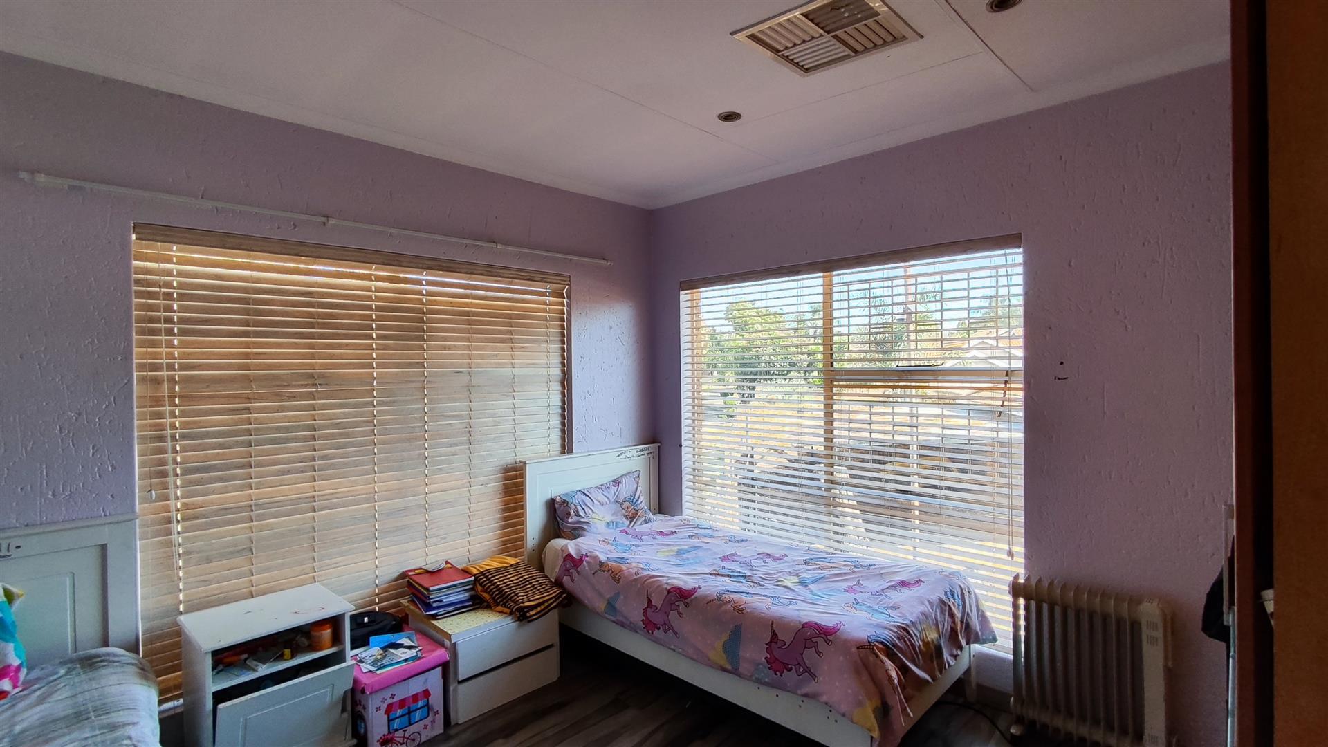 Bed Room 4 - 14 square meters of property in Glen Marais