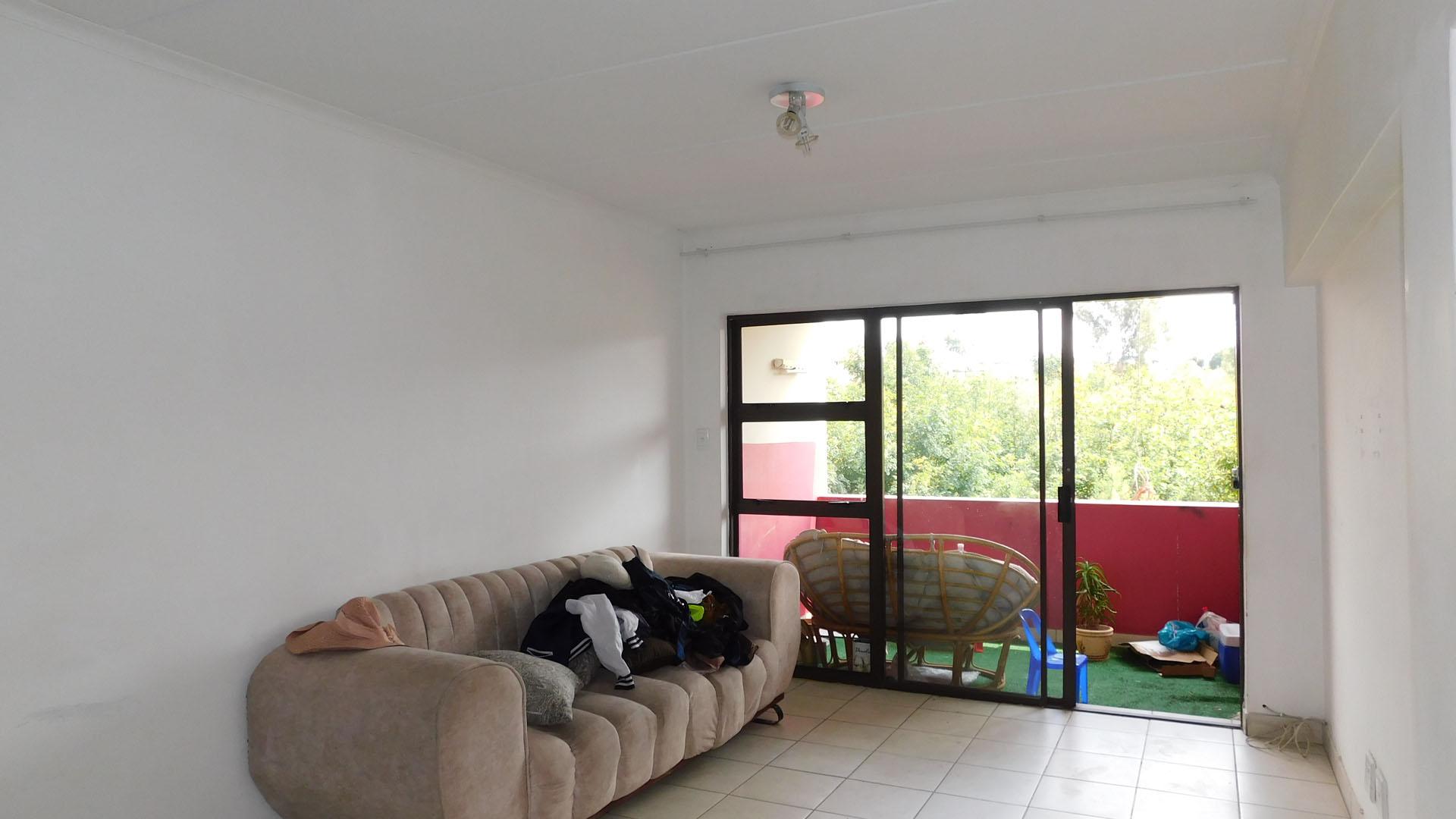 Lounges - 23 square meters of property in Elandsfontein