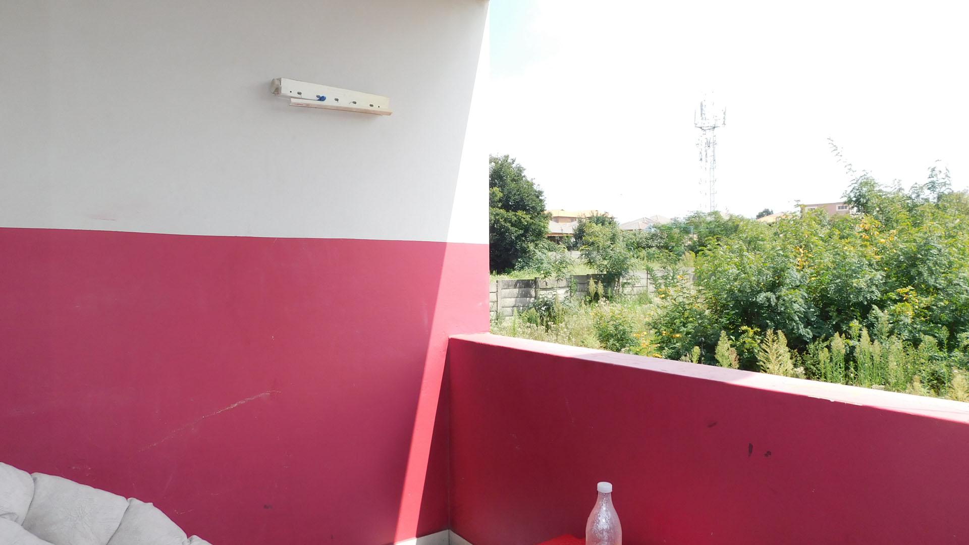 Balcony - 6 square meters of property in Elandsfontein