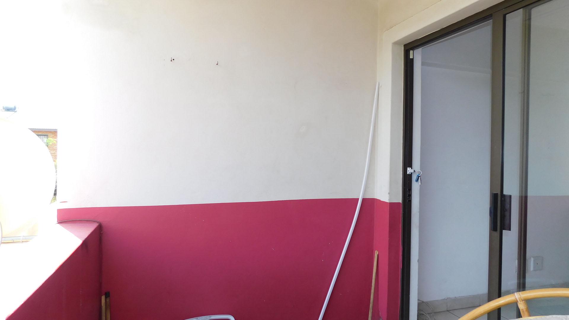 Balcony - 6 square meters of property in Elandsfontein