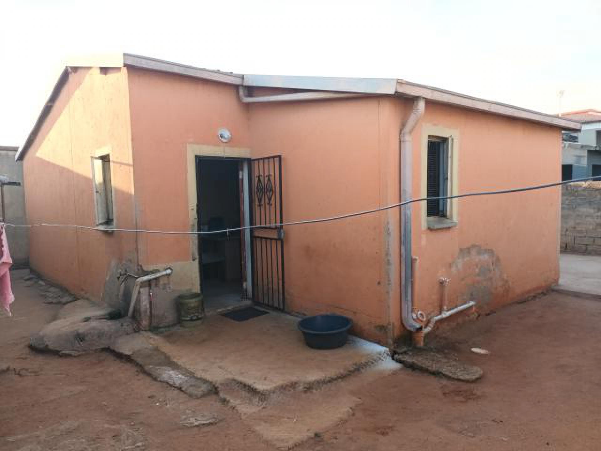 Front View of property in Protea Glen