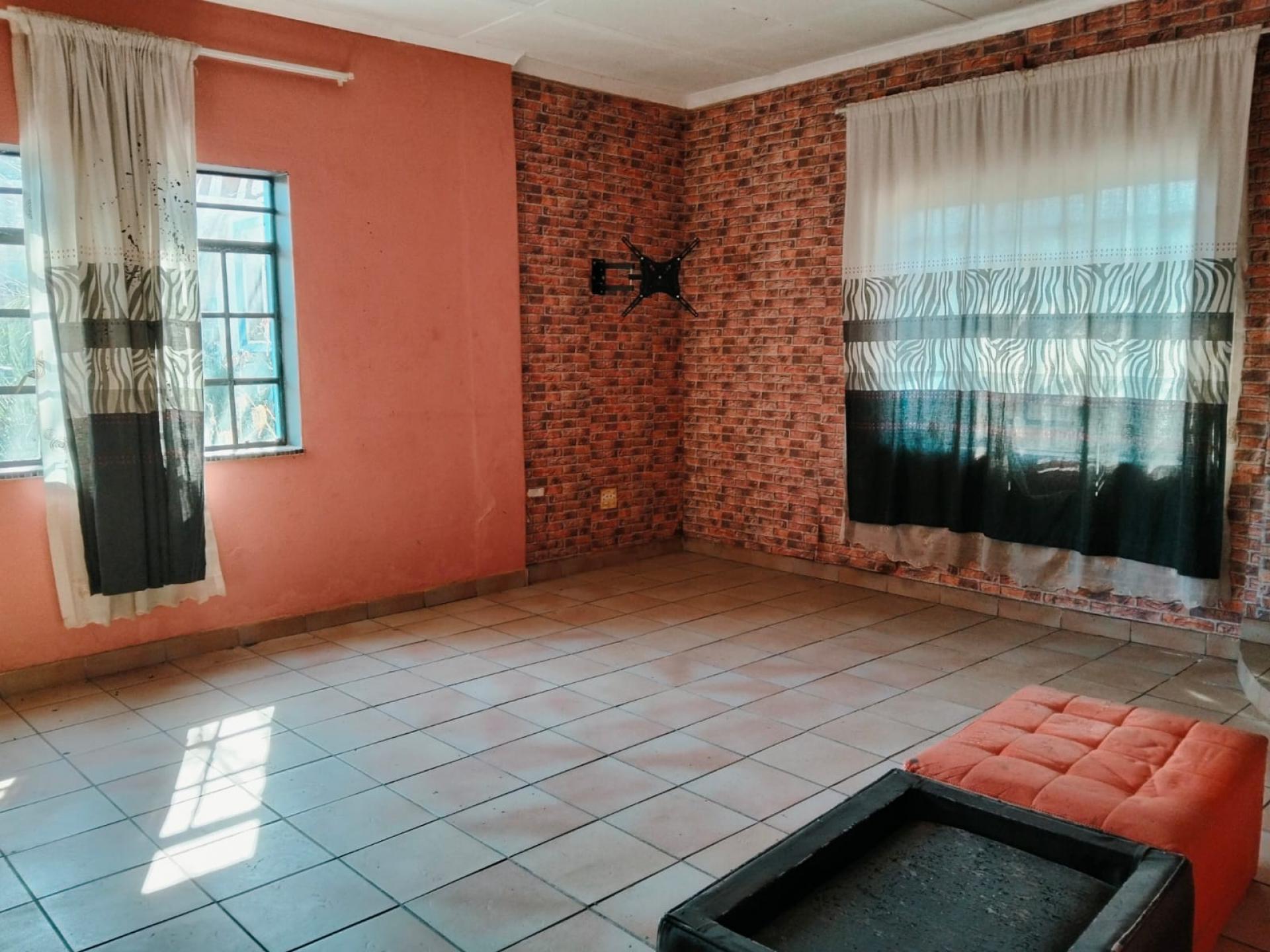  of property in Struisbult