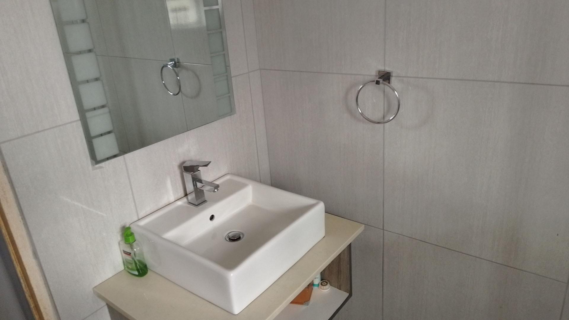 Bathroom 1 - 5 square meters of property in Verulam 