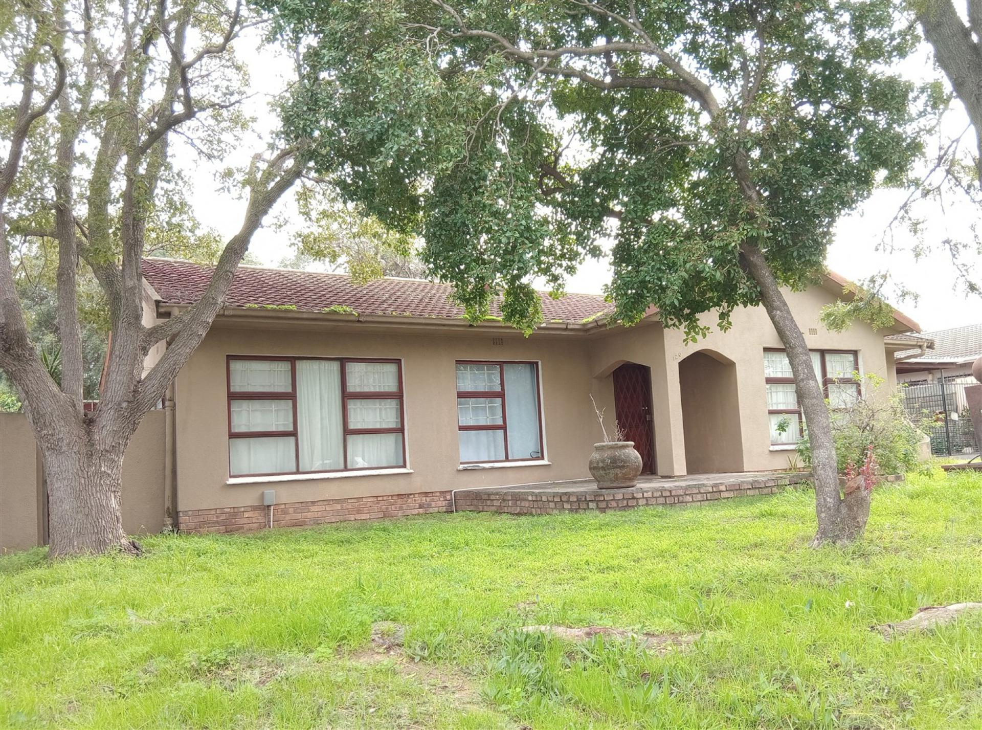 Front View of property in Strand