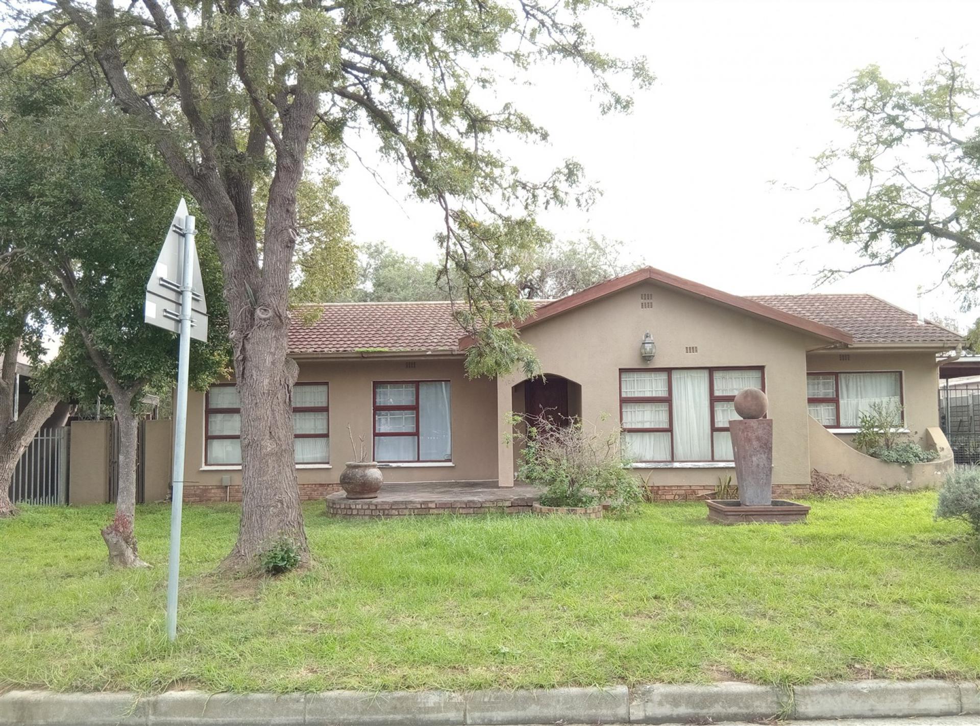 Front View of property in Strand
