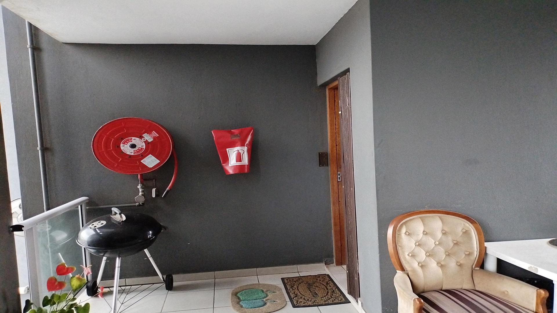 Spaces of property in Athlone Park