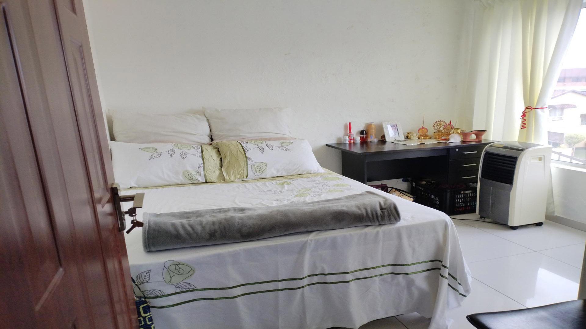 Bed Room 1 of property in Athlone Park