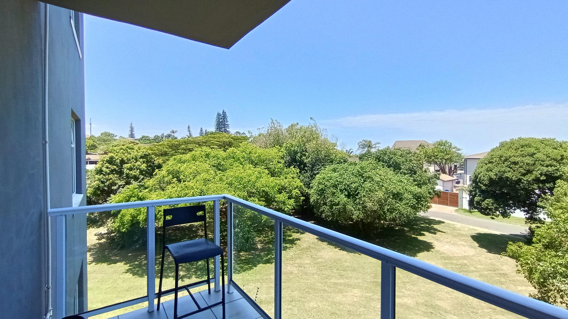 Balcony - 6 square meters of property in Athlone Park