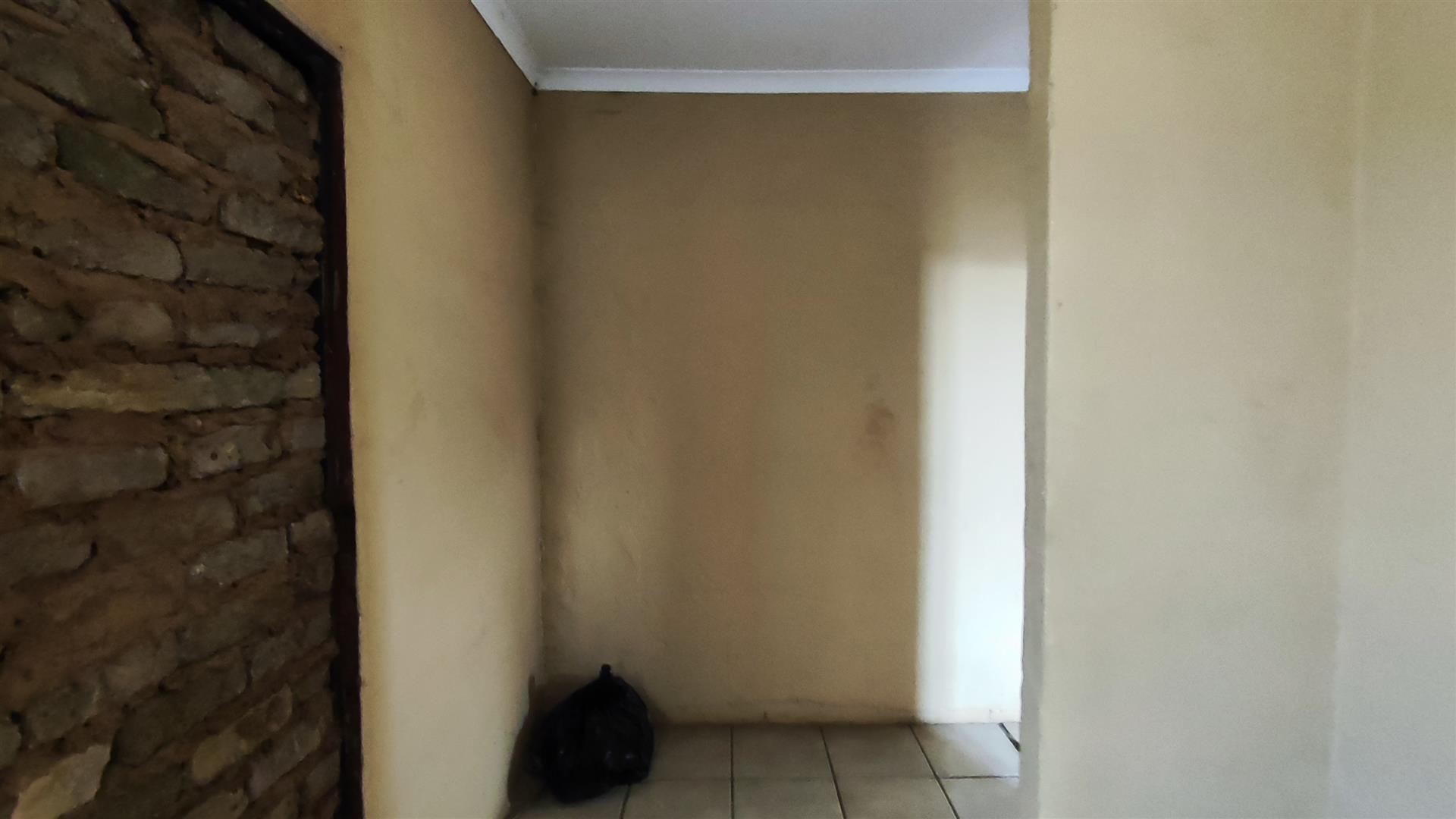 Spaces - 3 square meters of property in Vereeniging