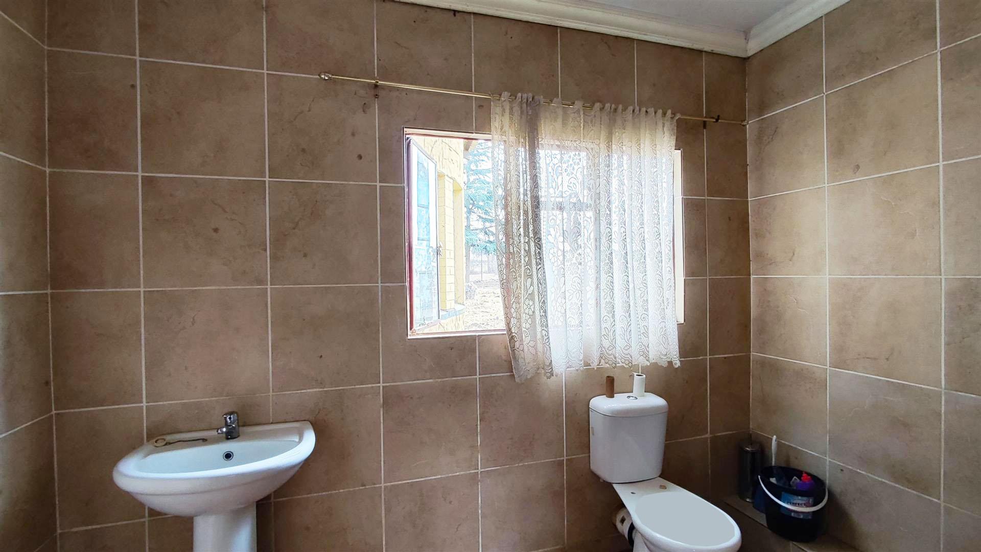 Bathroom 1 - 20 square meters of property in Vereeniging