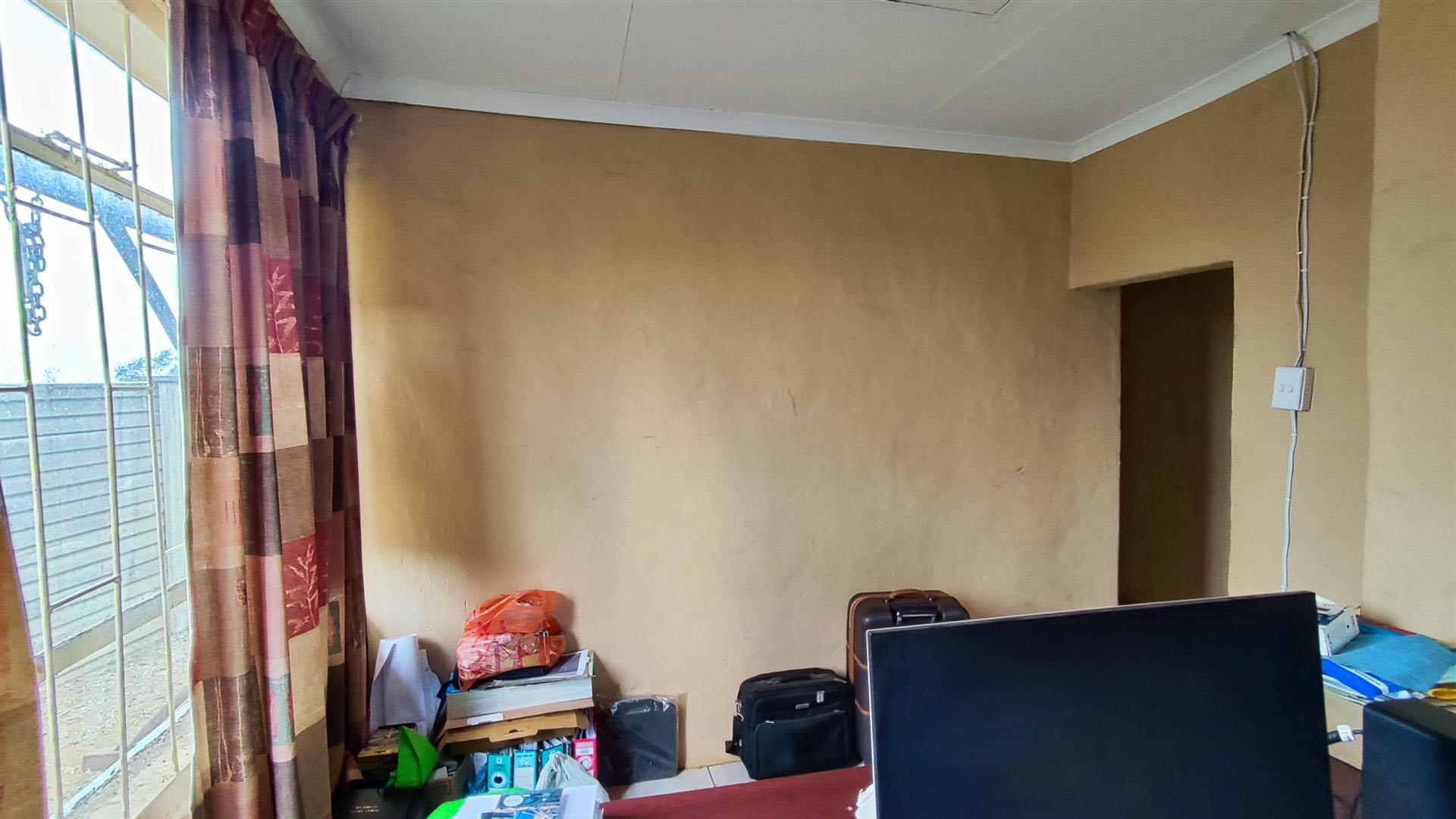 Study - 10 square meters of property in Vereeniging