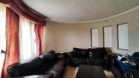 Lounges - 11 square meters of property in Vereeniging