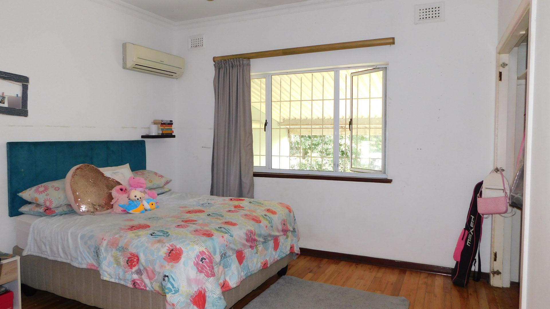 Bed Room 1 - 16 square meters of property in Durban North 