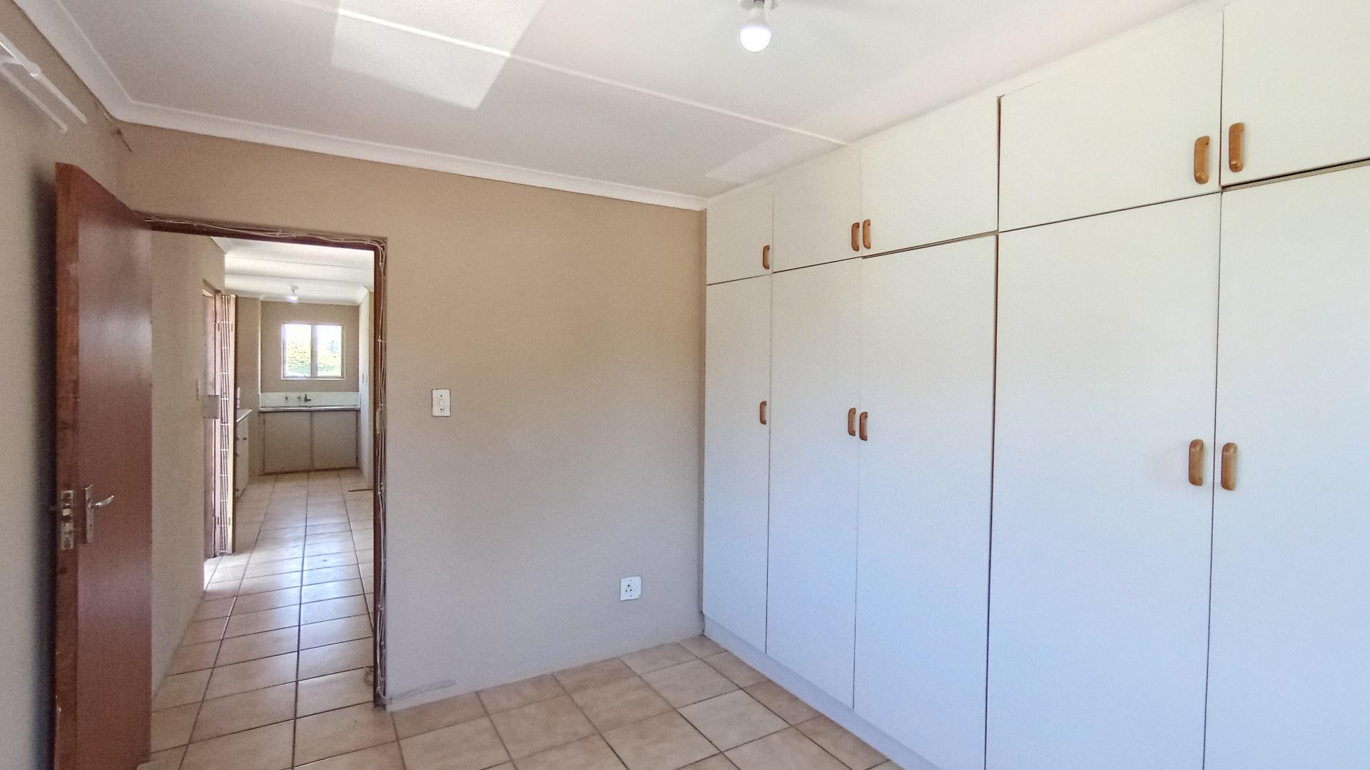 Flatlet - 77 square meters of property in Ocean View - DBN