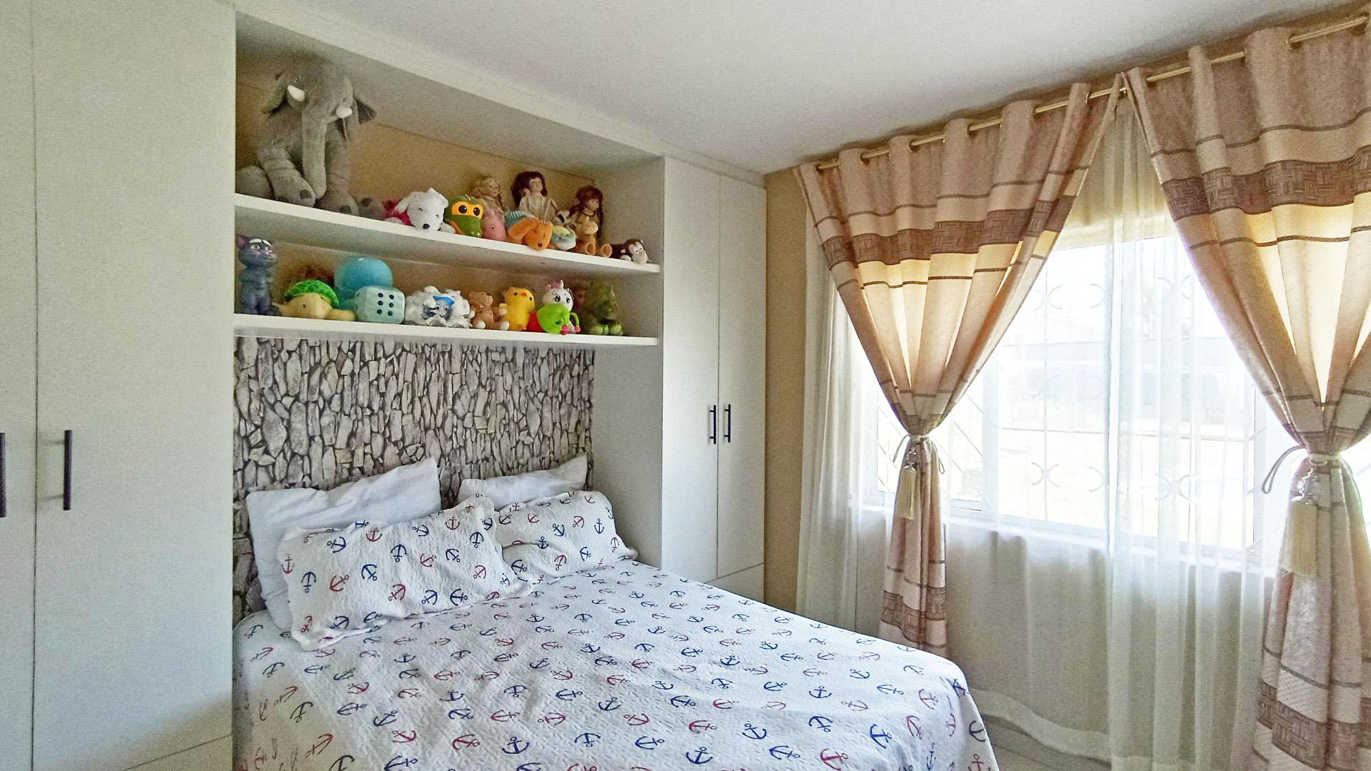 Bed Room 2 - 12 square meters of property in Ocean View - DBN