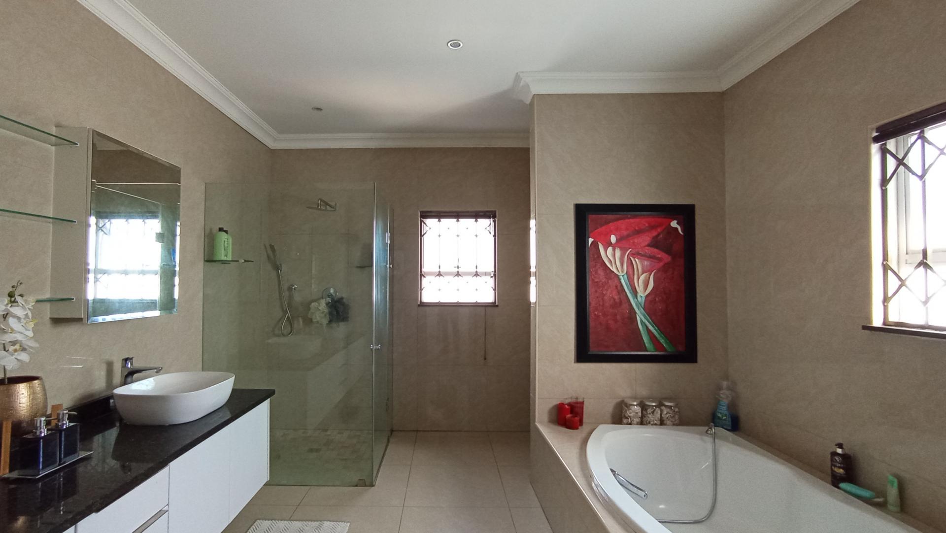 Main Bathroom - 14 square meters of property in Witkoppen