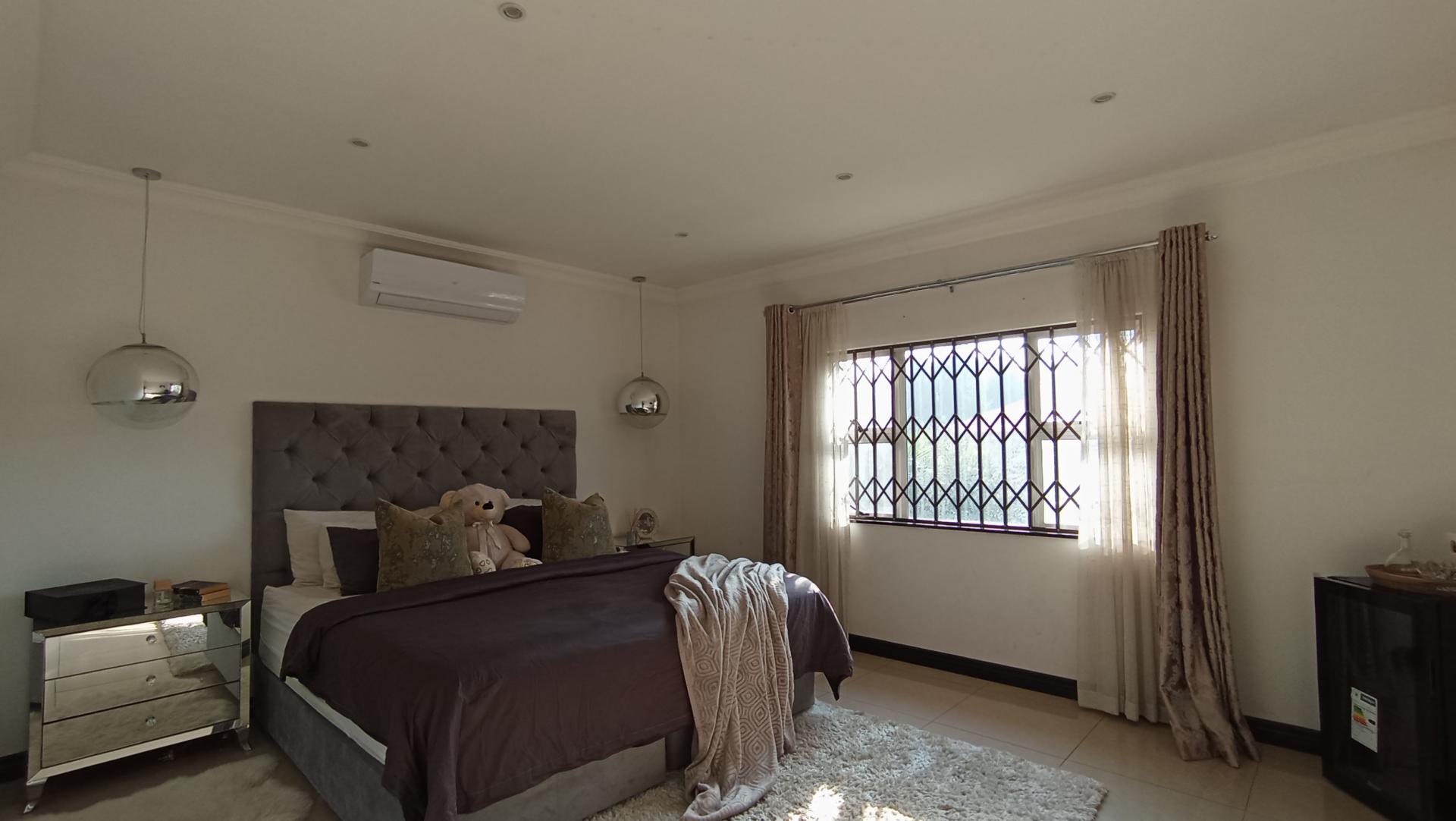 Main Bedroom - 31 square meters of property in Witkoppen