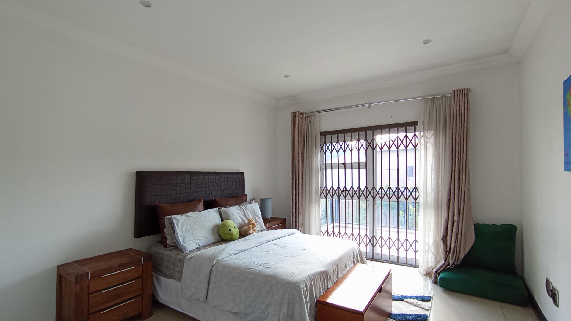 Bed Room 1 - 18 square meters of property in Witkoppen