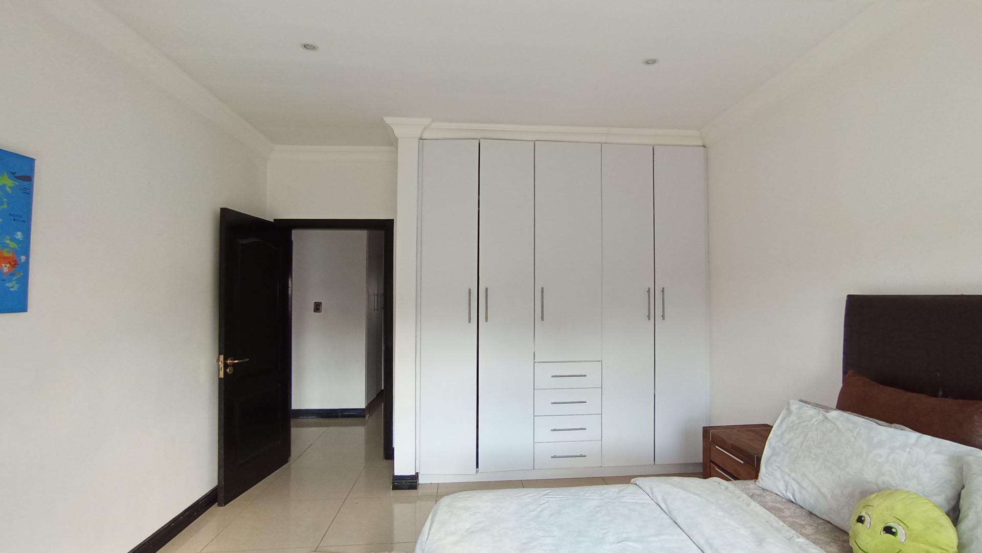 Bed Room 1 - 18 square meters of property in Witkoppen