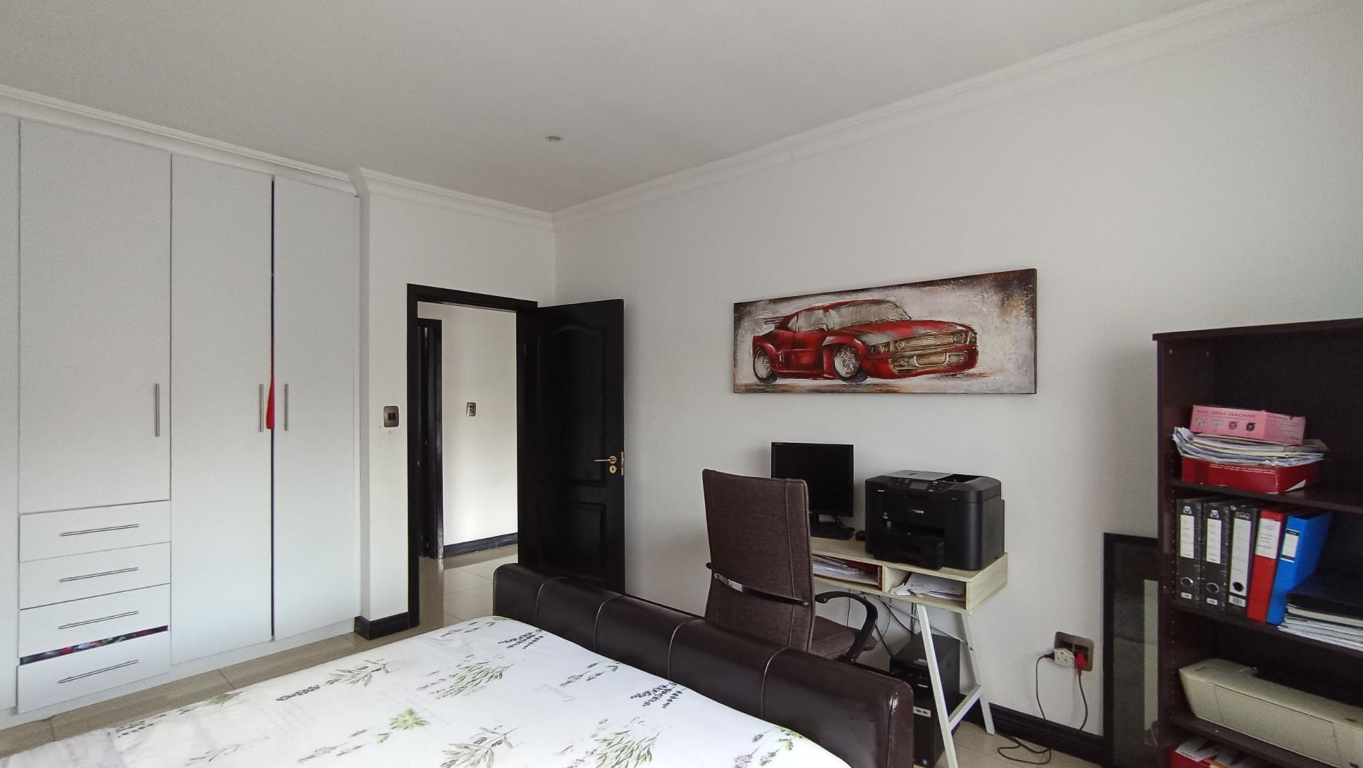 Bed Room 2 - 21 square meters of property in Witkoppen