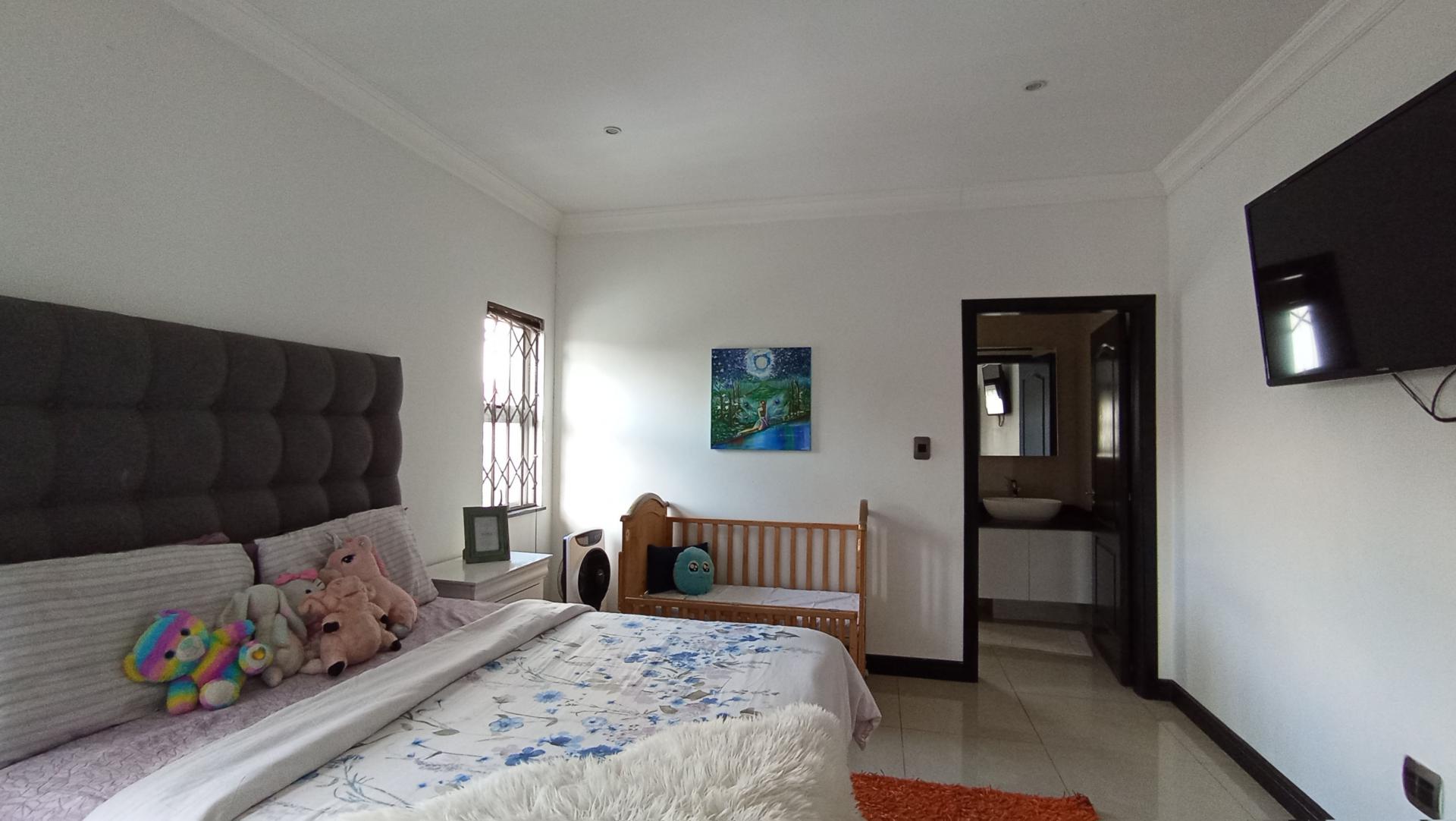 Bed Room 3 - 19 square meters of property in Witkoppen