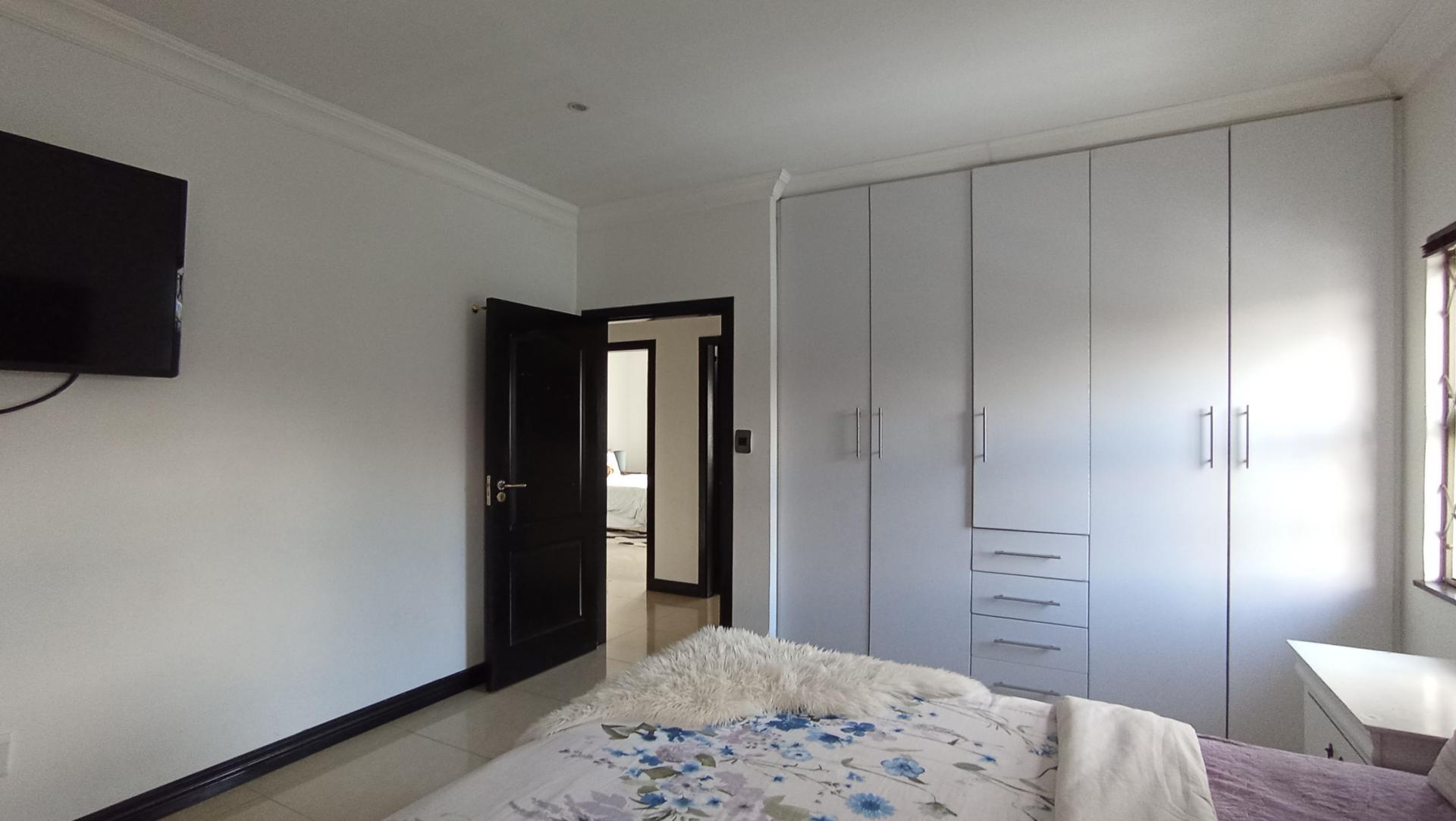 Bed Room 3 - 19 square meters of property in Witkoppen